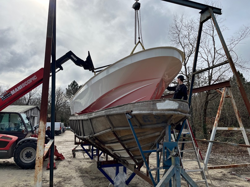 D&eacute;moulage d'une coque de bateau en composite